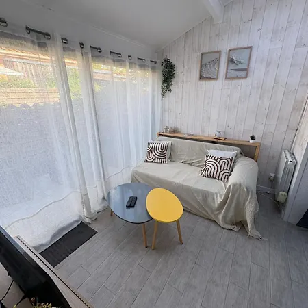 Duplex Lumineux Idéalement Situé Ares